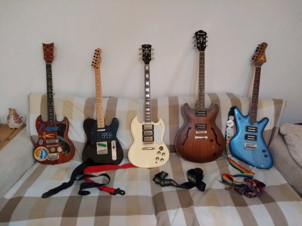 Guitars.thumb.jpg.f0108dd0ffcb40b1ac67d86b64200670.jpg